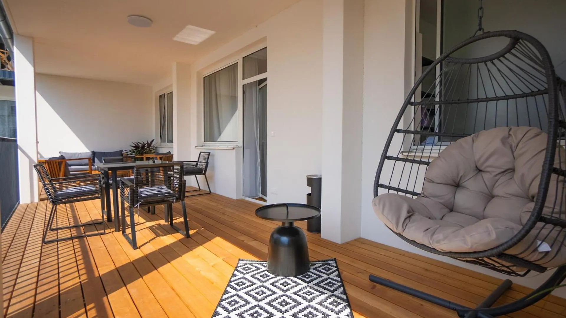 Bright Stylish Apartment With A Huge Terrace In A Top Location Vienne
