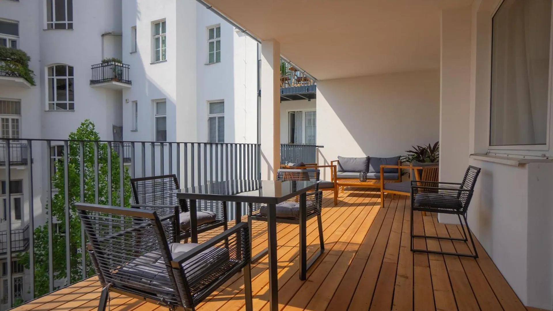 Bright Stylish Apartment With A Huge Terrace In A Top Location Vienne