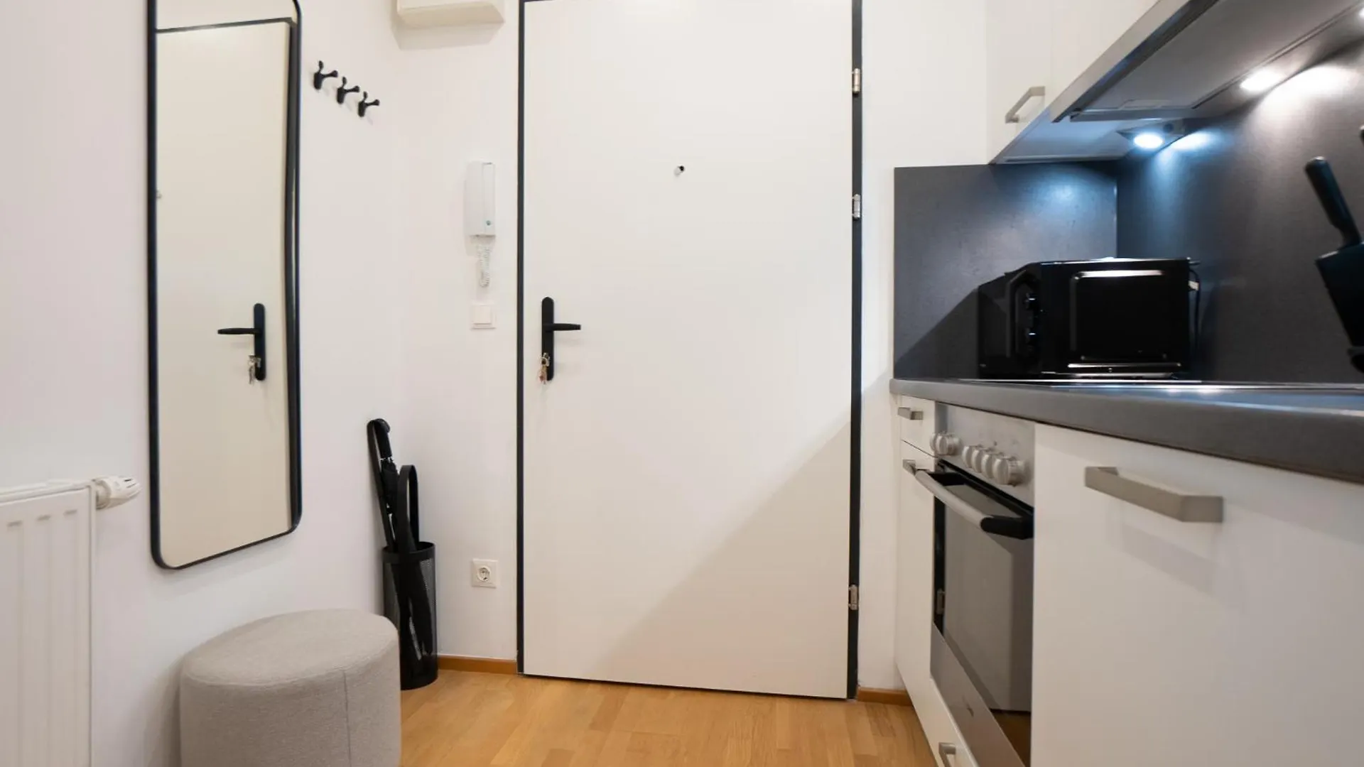 Bright Stylish Apartment With A Huge Terrace In A Top Location Vienne