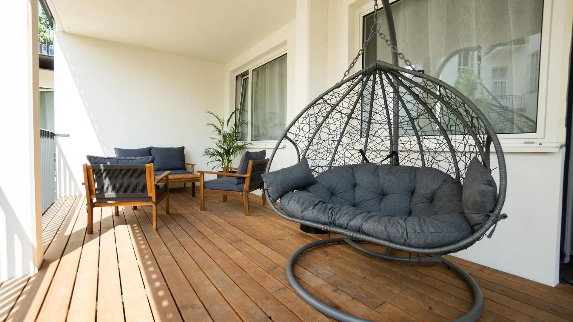 Bright Stylish Apartment With A Huge Terrace In A Top Location Vienne