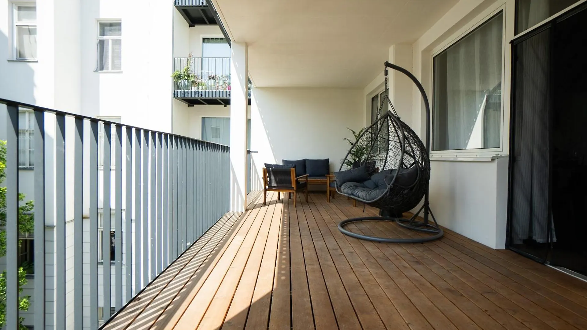Bright Stylish Apartment With A Huge Terrace In A Top Location Vienne