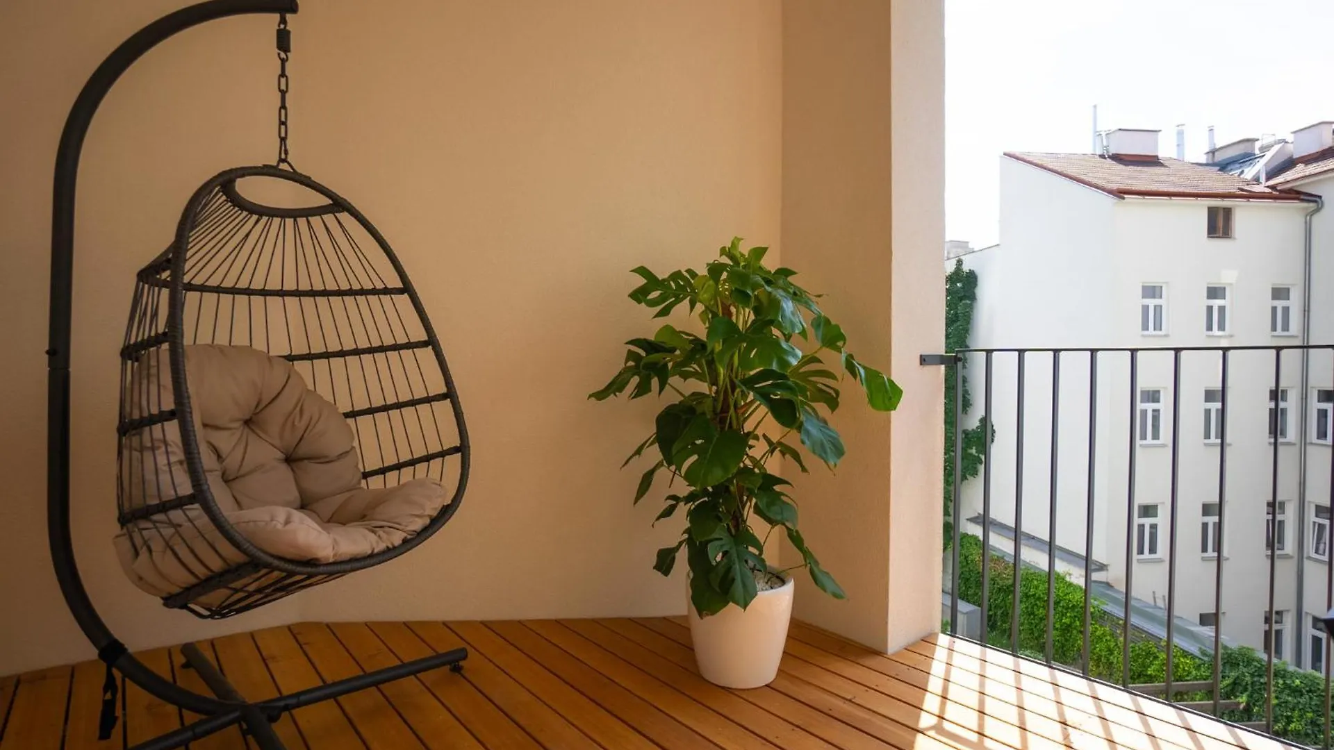 Bright Stylish Apartment With A Huge Terrace In A Top Location Vienne