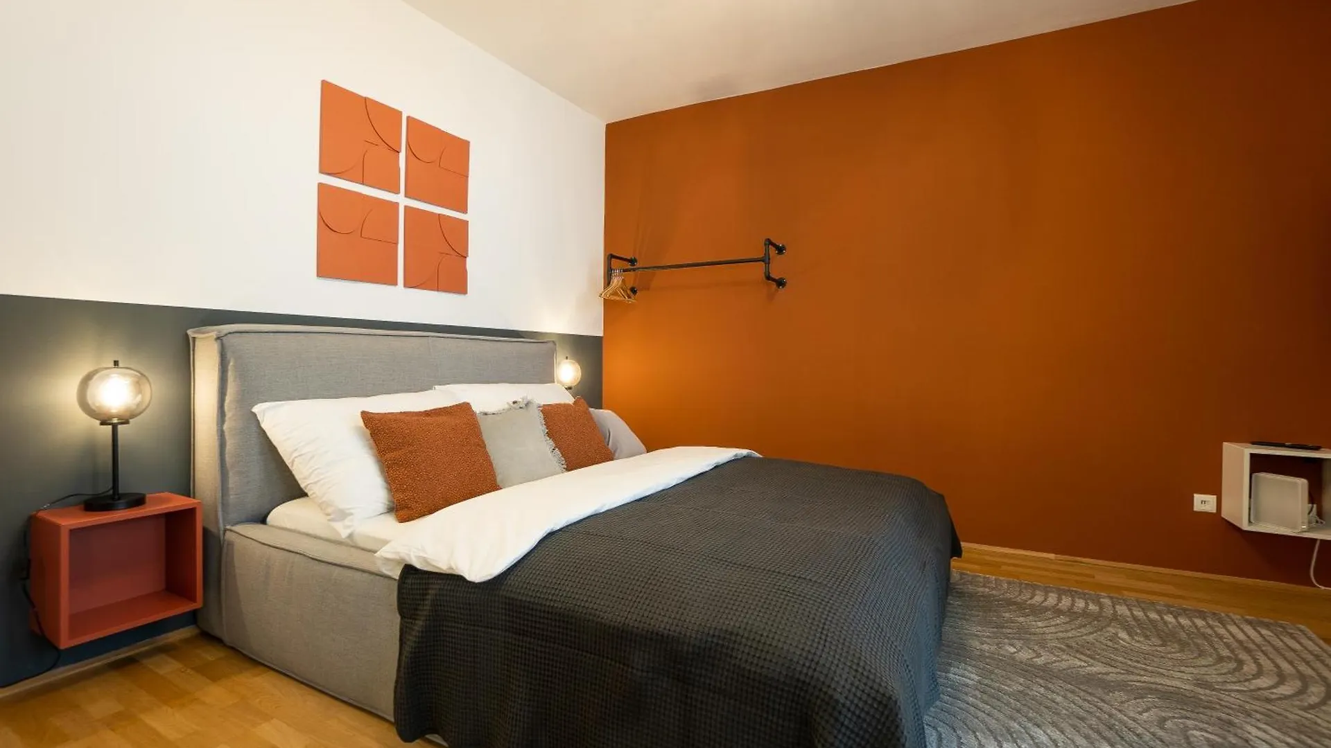 Bright Stylish Apartment With A Huge Terrace In A Top Location Vienne