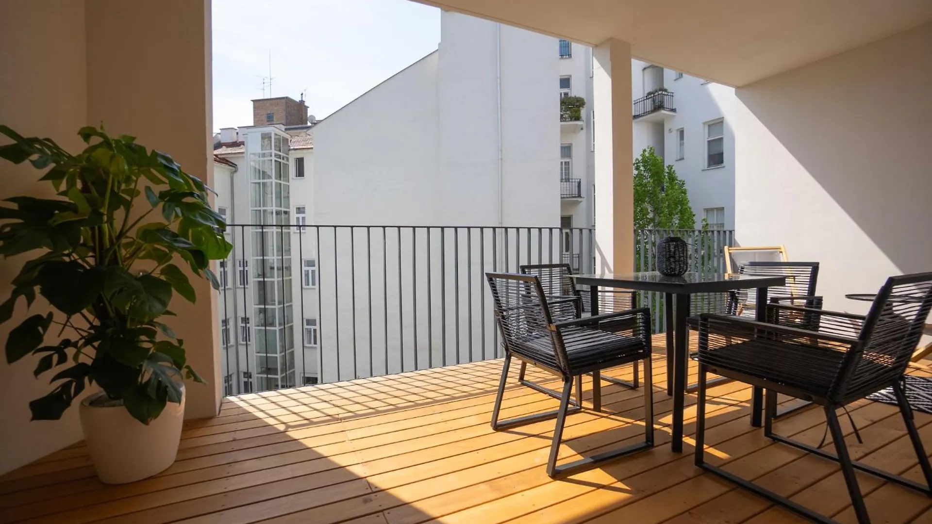 Bright Stylish Apartment With A Huge Terrace In A Top Location Vienne